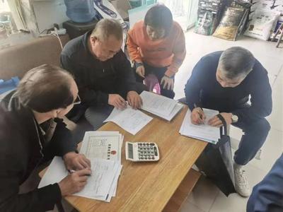 鹽湖區行政審批服務管理局 服務下沉暖人心，主動上門續證件